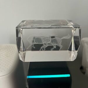 Equestrian cyrstal accent dimensional figure/desk top ornament